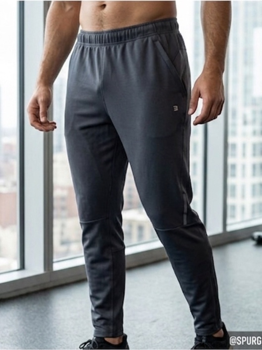 Mens Layer 8 Circuit Jogger Size M Like New